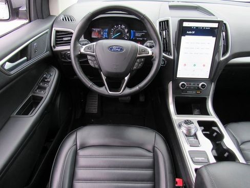 Used 2024 Ford Edge SEL image 13