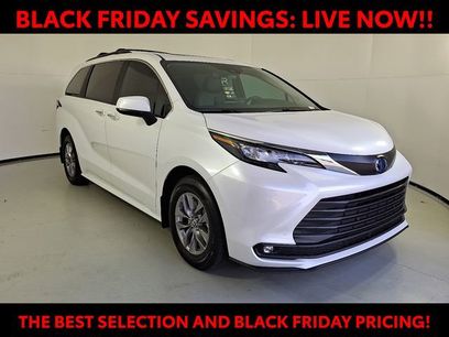 Used 2025 Toyota Sienna XLE