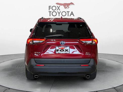 Used 2024 Toyota RAV4 XLE AWD/4WD image 5