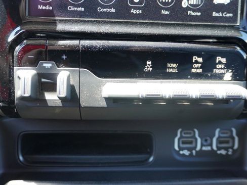 Used 2020 RAM 1500 Laramie AWD/4WD image 32