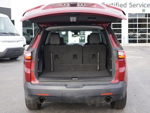 Used 2020 Chevrolet Traverse LT w/ LT Premium Package image 11