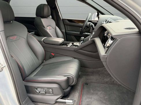 Used 2024 Bentley Bentayga Extended Wheelbase image 41