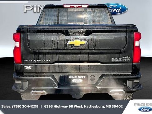 Used 2023 Chevrolet Silverado 1500 High Country w/ High Country Premium Package image 4
