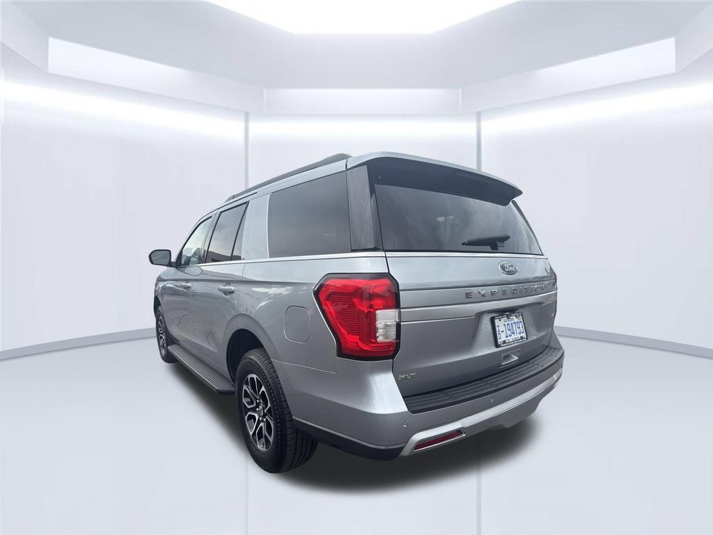 Used 2024 Ford Expedition XLT AWD/4WD image 3