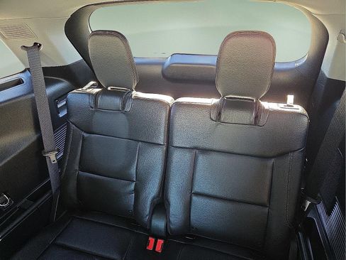 Used 2022 Ford Explorer Limited image 11