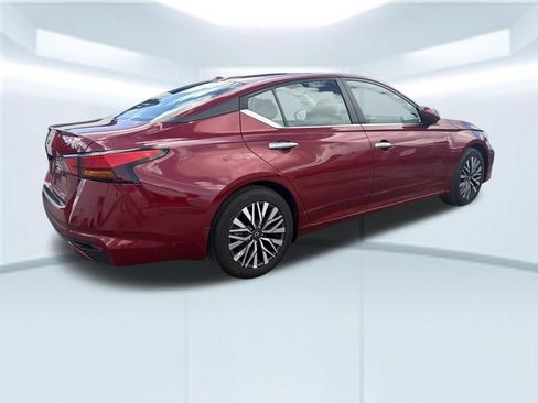 Used 2023 Nissan Altima 2.5 SV w/ SV Premium Package FWD image 6