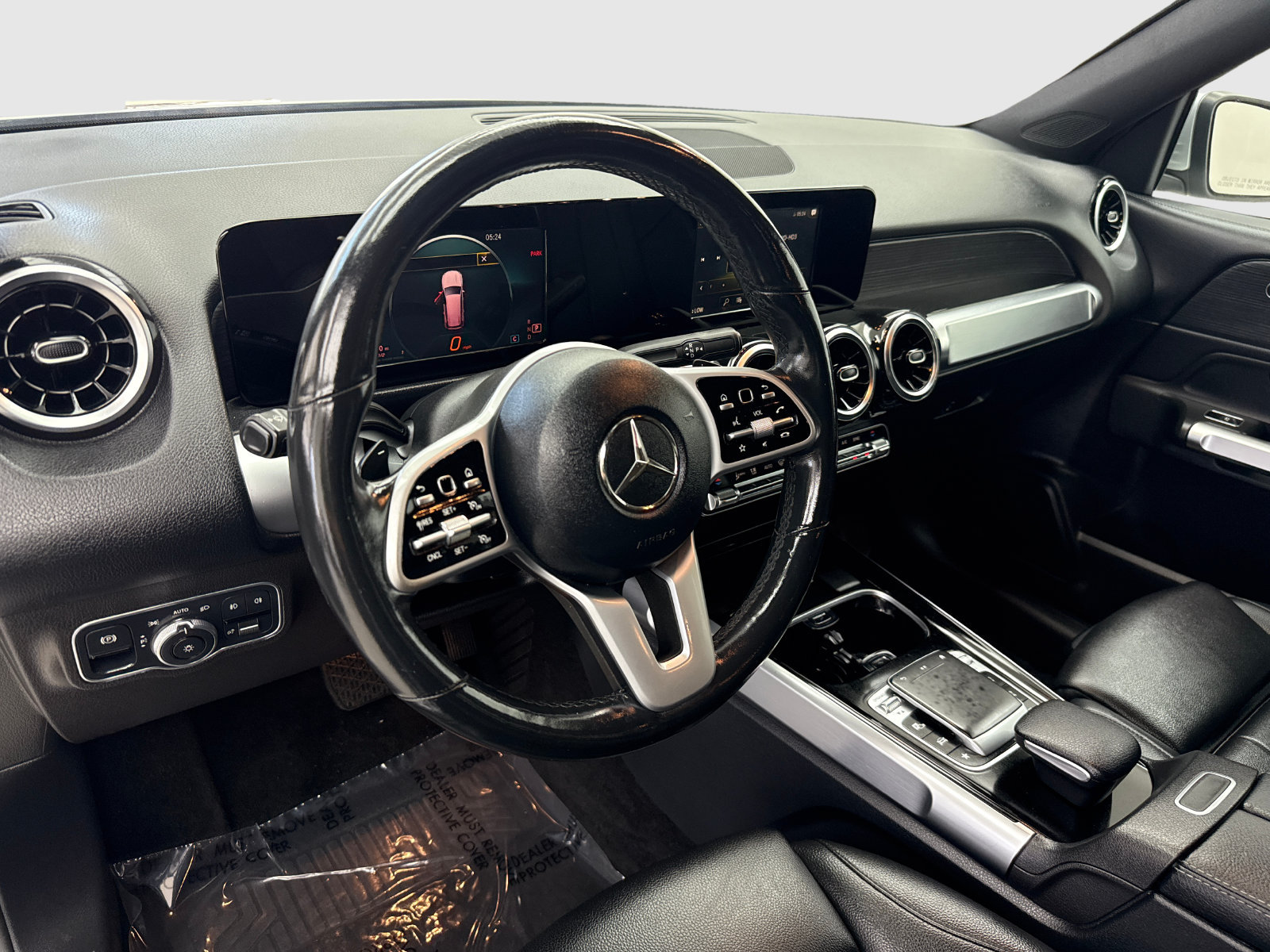 Used 2020 Mercedes-Benz GLB 250 4MATIC w/ Parking Assistance Package image 18