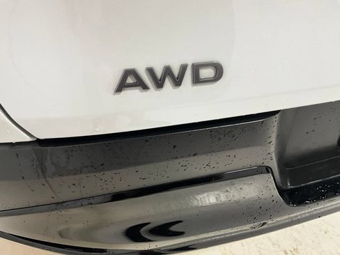 Used 2025 Nissan Murano SV AWD/4WD image 10