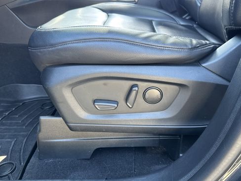 Used 2020 Ford Explorer XLT w/ Equipment Group 202A image 19