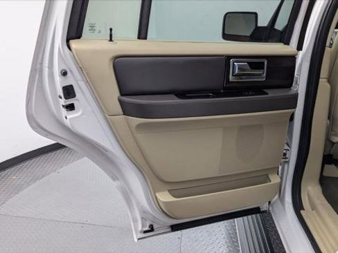 Used 2017 Lincoln Navigator Reserve image 14