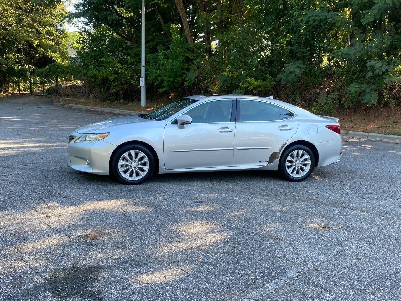 Used 2014 Lexus ES 300h w/ Luxury Package w/Bamboo Trim FWD image 8