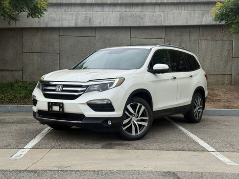 Used 2017 Honda Pilot Touring image 1
