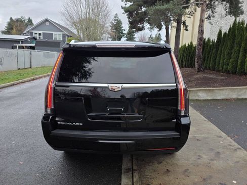 Used 2017 Cadillac Escalade ESV Luxury image 6