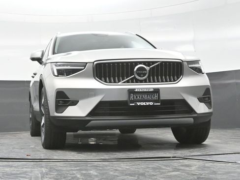 Used 2025 Volvo XC40 B5 Plus AWD/4WD image 23