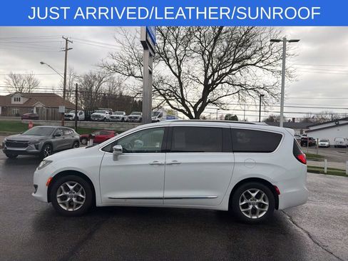 Used 2019 Chrysler Pacifica Limited image 5