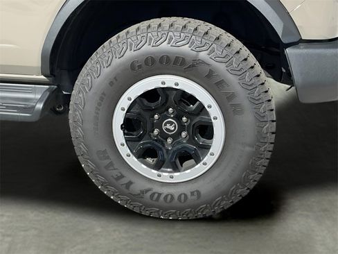 Certified 2025 Ford Bronco Outer Banks w/ Sasquatch Package image 26