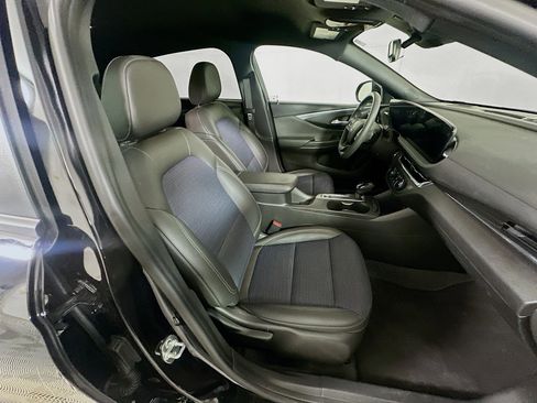 Used 2025 Buick Envista Preferred FWD image 29