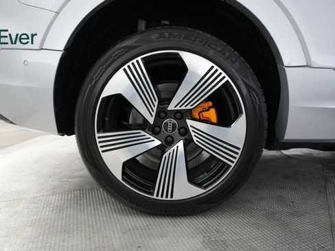 Used 2022 Audi e-tron Premium Plus image 22