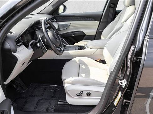 Used 2023 Maserati Grecale Modena AWD/4WD image 12