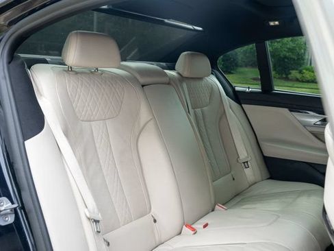 Used 2019 BMW 740i w/ Executive Package RWD image 55