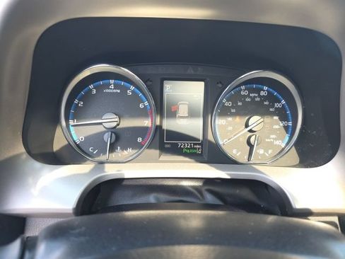 Used 2018 Toyota RAV4 Platinum AWD/4WD image 17
