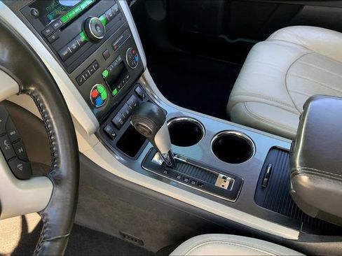 Used 2012 Chevrolet Traverse LTZ FWD image 17