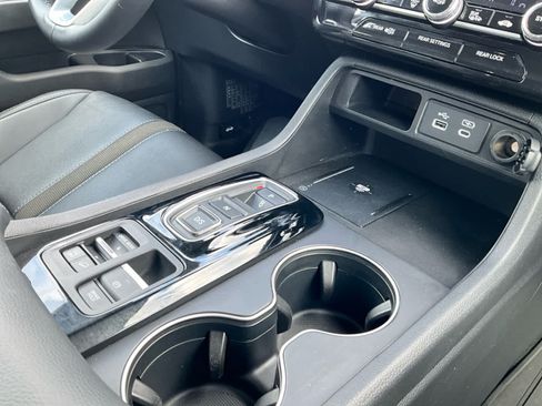 Used 2025 Honda Pilot EX-L image 13