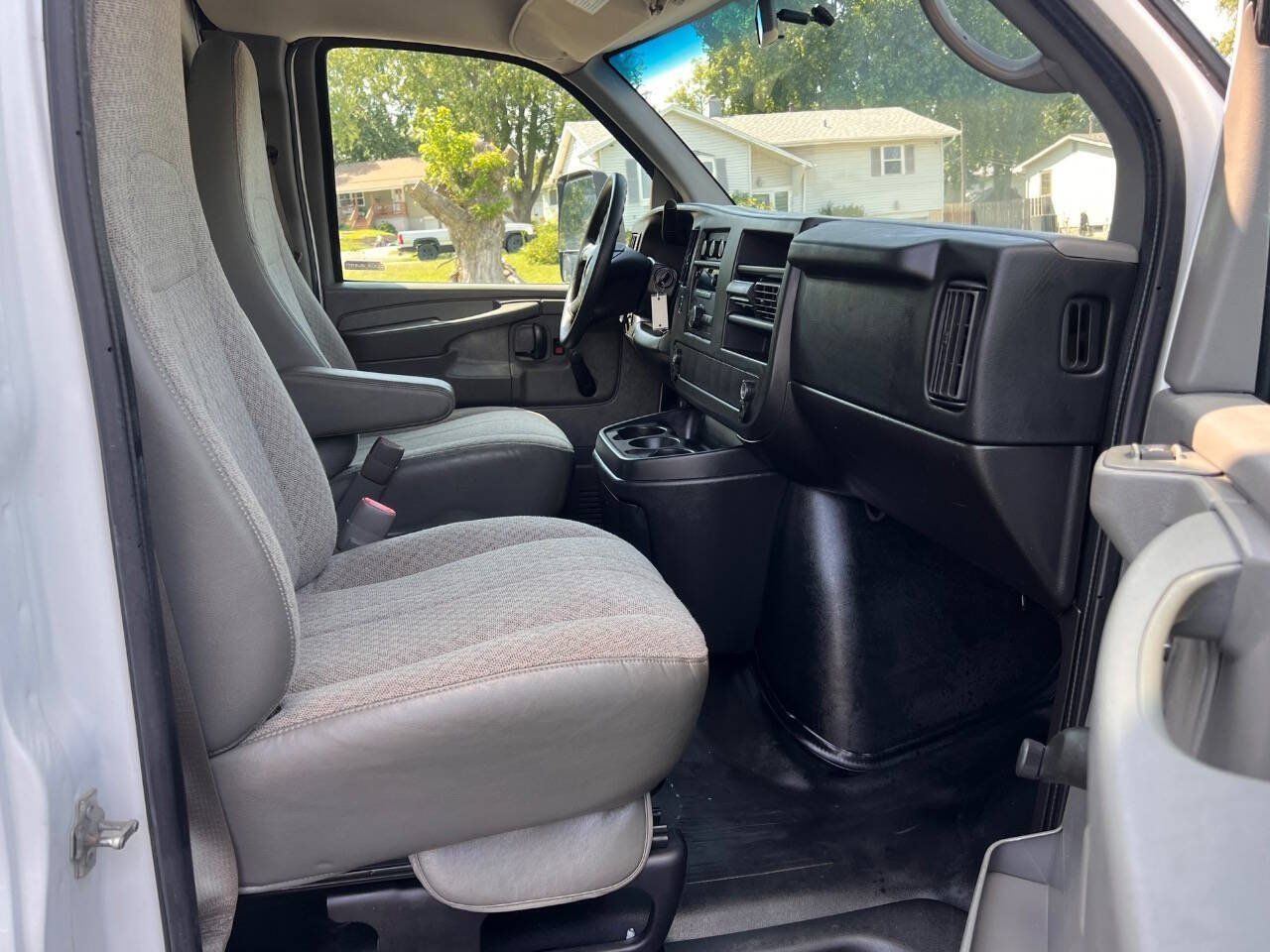 Used 2014 Chevrolet Express 3500 RWD image 10
