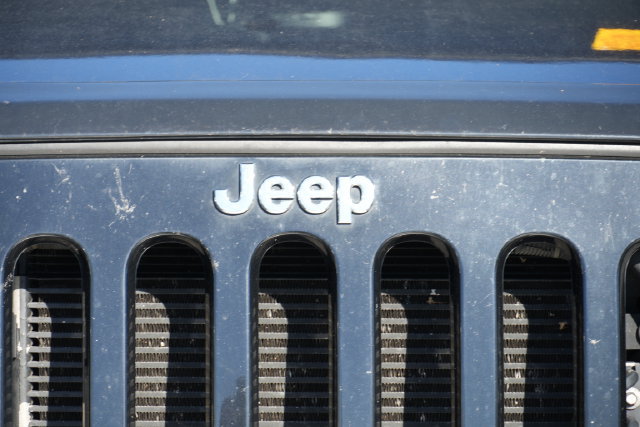 Used 2014 Jeep Wrangler Unlimited Sahara w/ Dual Top Group AWD/4WD image 6