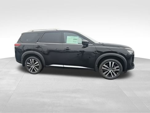 New 2025 Nissan Pathfinder Platinum image 10