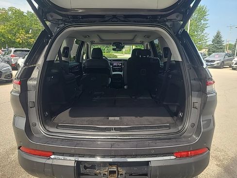 Used 2023 Jeep Grand Cherokee L Limited AWD/4WD image 21