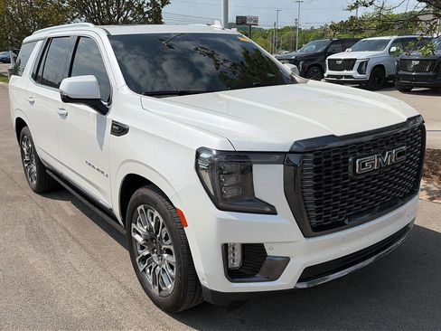 Used 2023 GMC Yukon Denali Ultimate AWD/4WD image 6
