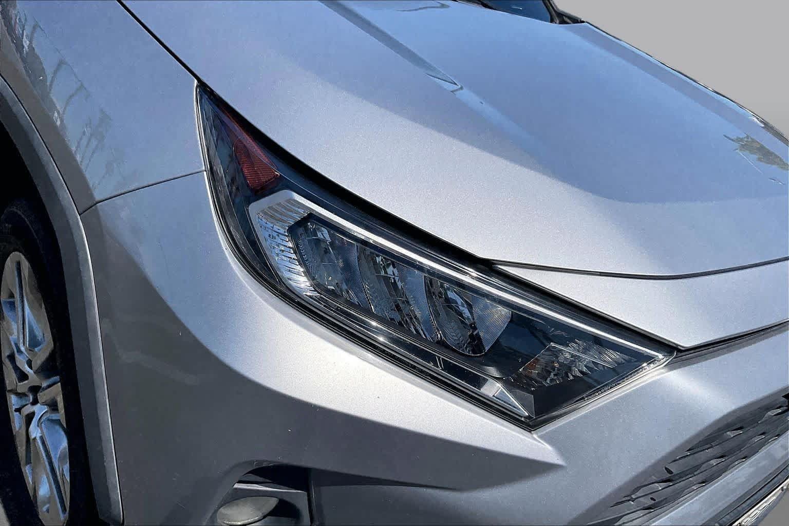 Used 2021 Toyota RAV4 XLE Premium FWD image 27