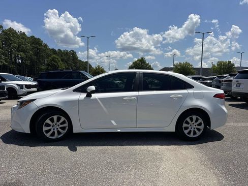 Used 2021 Toyota Corolla LE FWD image 34