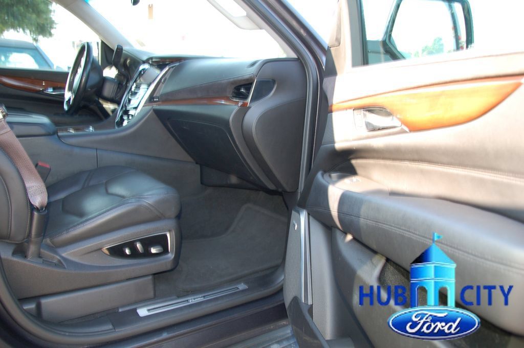 Used 2016 Cadillac Escalade Luxury AWD/4WD image 17