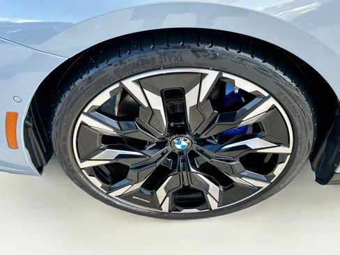 Certified 2025 BMW i5 eDrive40 w/ M Sport Package AWD/4WD image 33