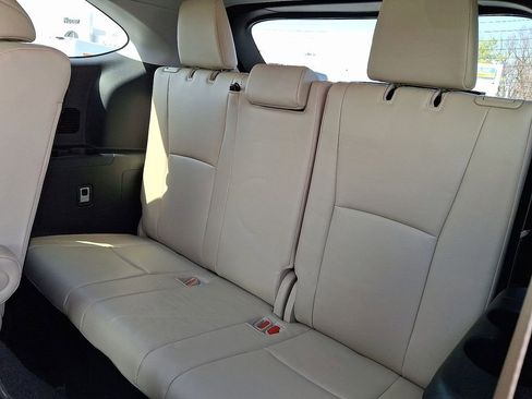 Used 2021 Toyota Highlander XLE image 12