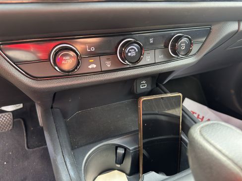 Used 2025 Honda HR-V LX image 29