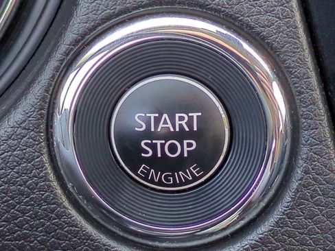 Used 2020 Nissan Rogue SV image 29