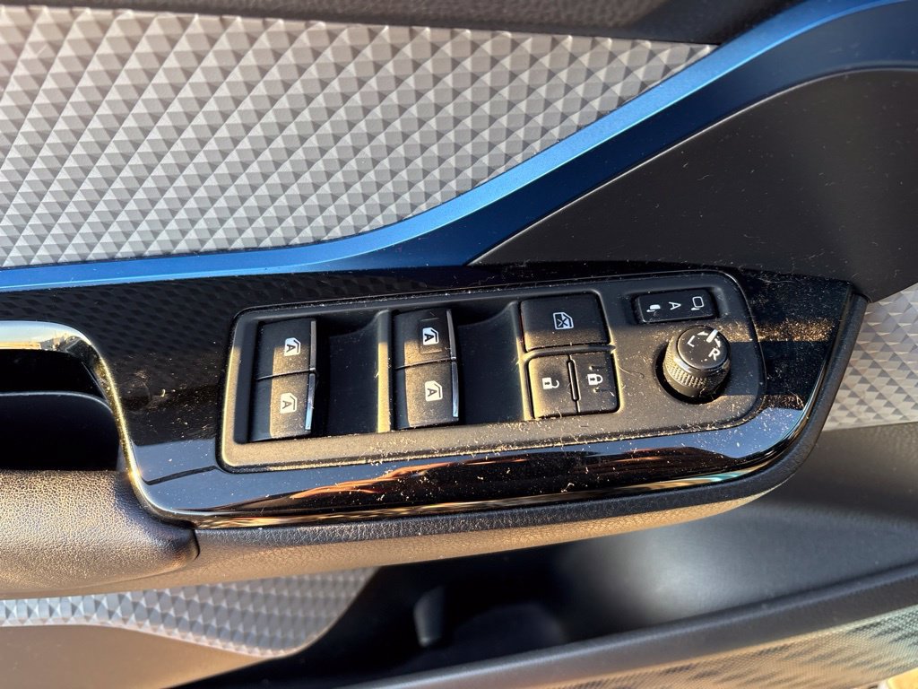 Used 2019 Toyota C-HR XLE FWD image 14