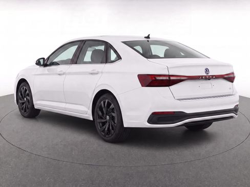 Used 2026 Volkswagen Jetta SE w/ Black Wheel Package FWD image 5