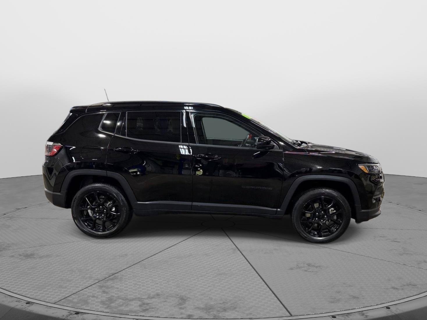 Used 2023 Jeep Compass Latitude AWD/4WD image 16