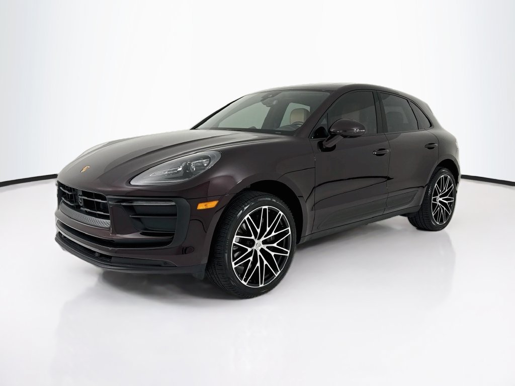 Certified 2025 Porsche Macan AWD/4WD image 1