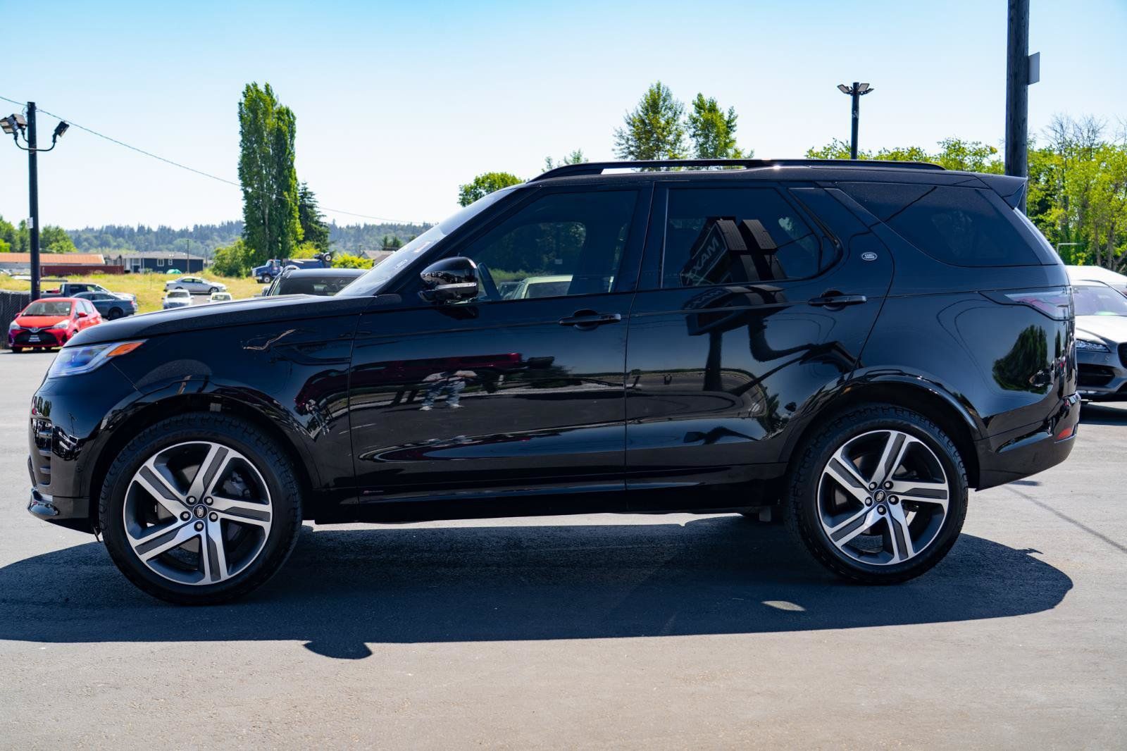 Used 2022 Land Rover Discovery HSE R-Dynamic AWD/4WD image 14