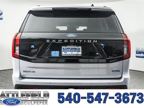 New 2026 Ford Expedition Active image 5