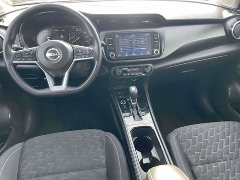 Used 2022 Nissan Kicks SV image 7