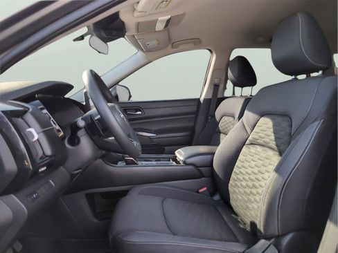 Used 2022 Nissan Pathfinder S image 11