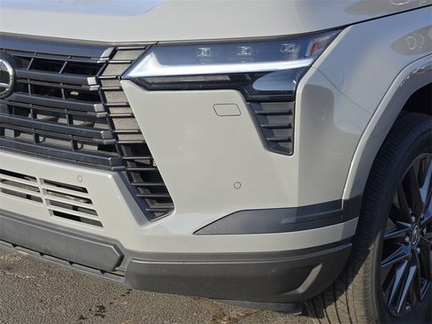 Used 2024 Lexus GX 550 w/ Cold Area Package image 10