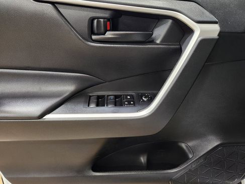 Used 2022 Toyota RAV4 LE AWD/4WD image 42
