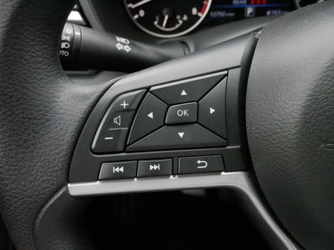 Used 2025 Nissan Altima 2.5 SV image 25